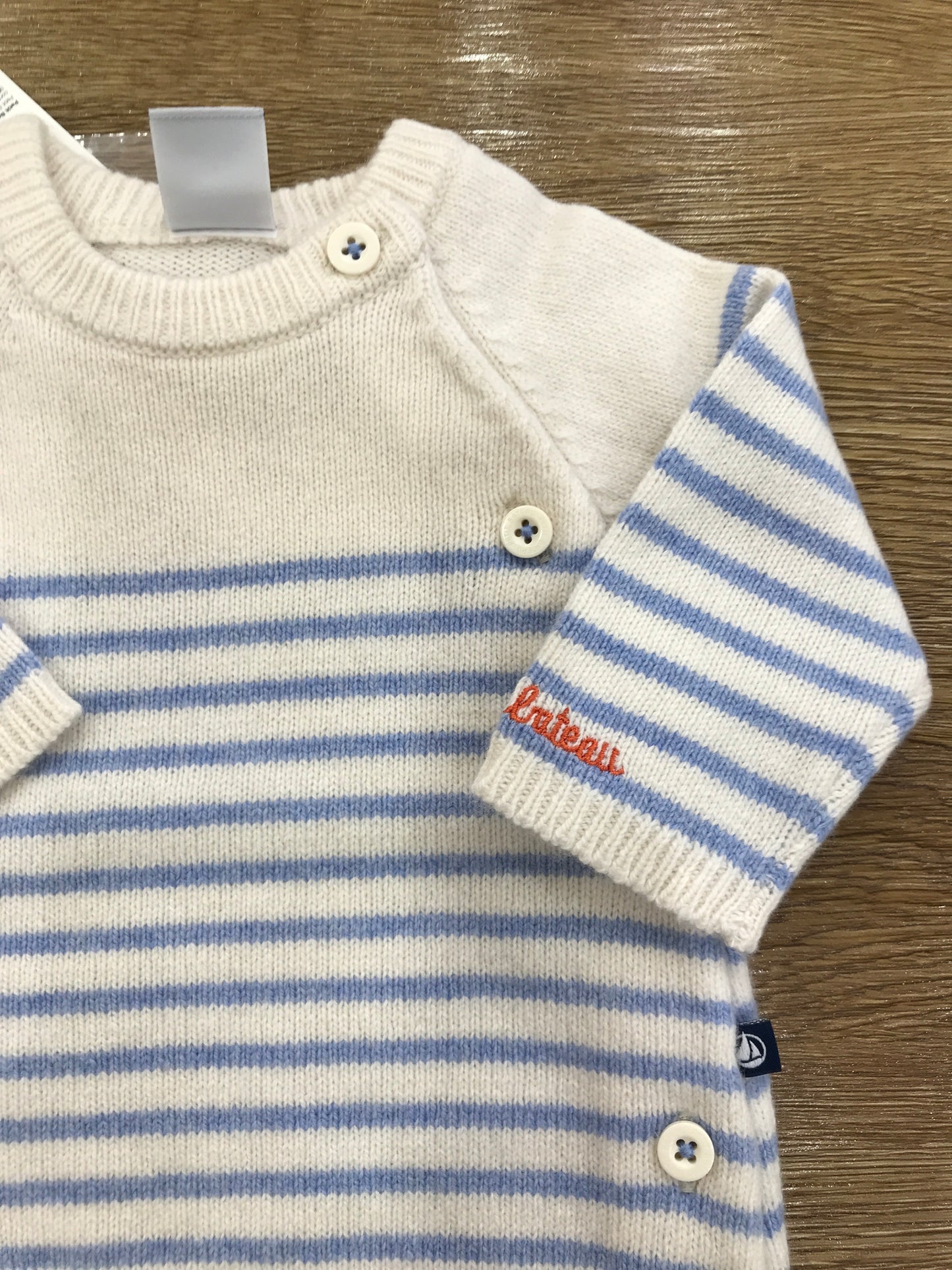 Tutina Petit Bateau intera panna con righe celesti e bottoni trasversali