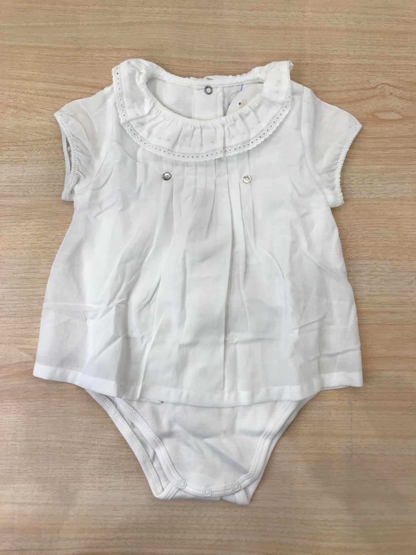 Body Laranjinha in cotone mezza manica con collo con rusche rifinita in san gallo e pois rosa con effetto finta camicia
