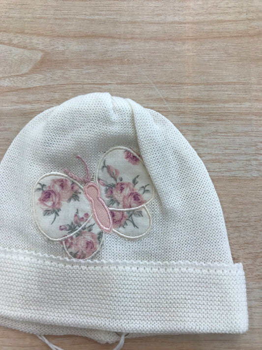 Cappello Baby Lord in filo panna con risvolto e farfalla con fiori
