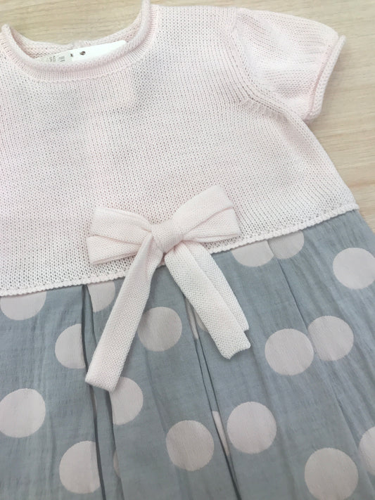 Abito Colibrì con corpetto in filo mezza manica con gonna grigia con pois rosa e fiocchetto