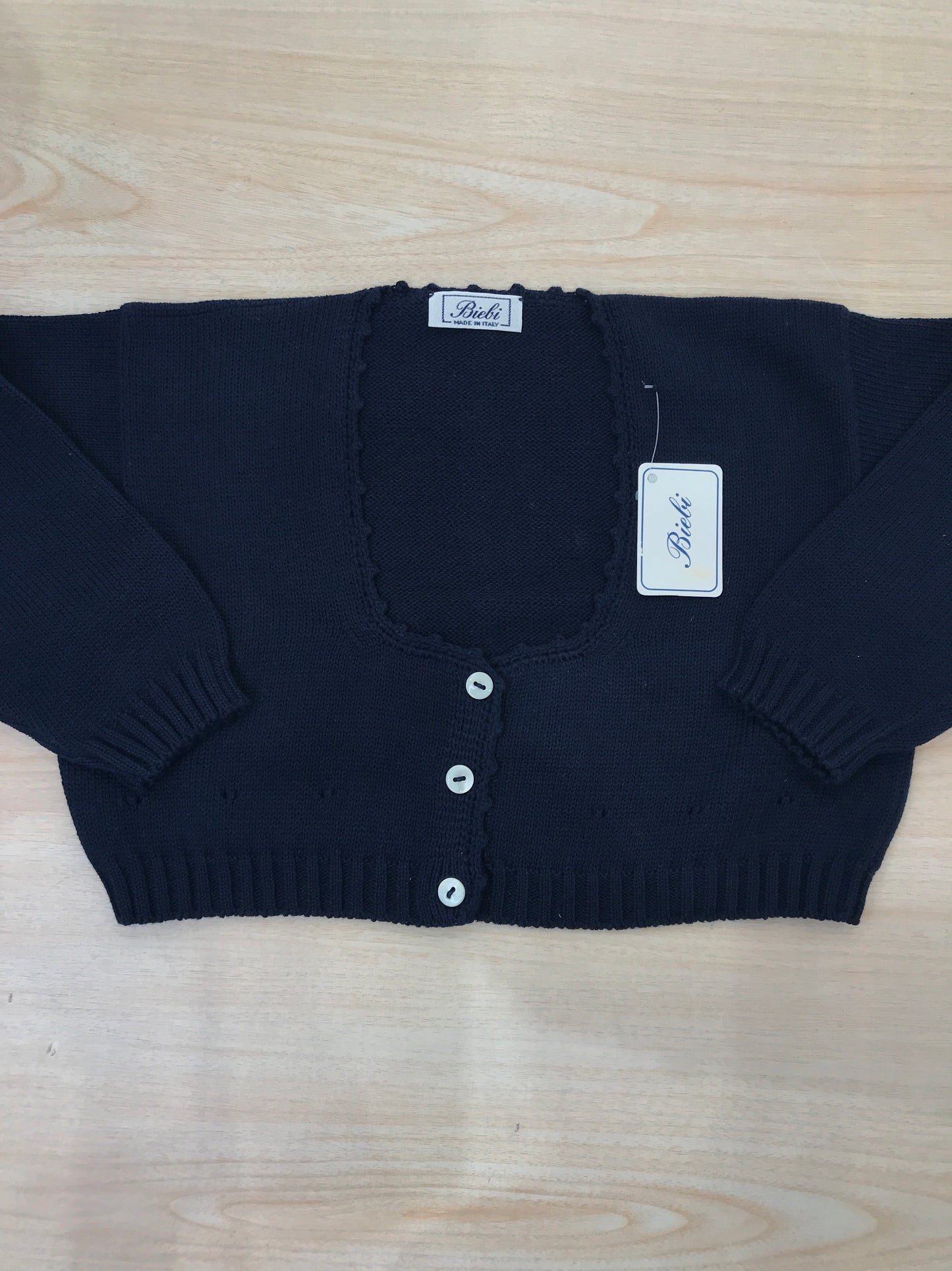 Cardigan Biebi in filo di cotone blu scuro con piccoli bottoncini sul davanti