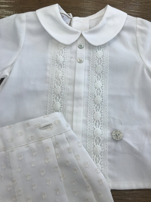 Completo Paz Rodriguez due pezzi camicia con ricami panna sul davanti pantalone corto con pois in rilievo panna