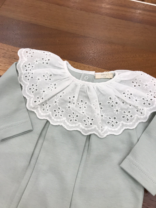 Tutina Baby Gi in cotone verde menta manica lunga gamba lunga con collo con rusche in san gallo
