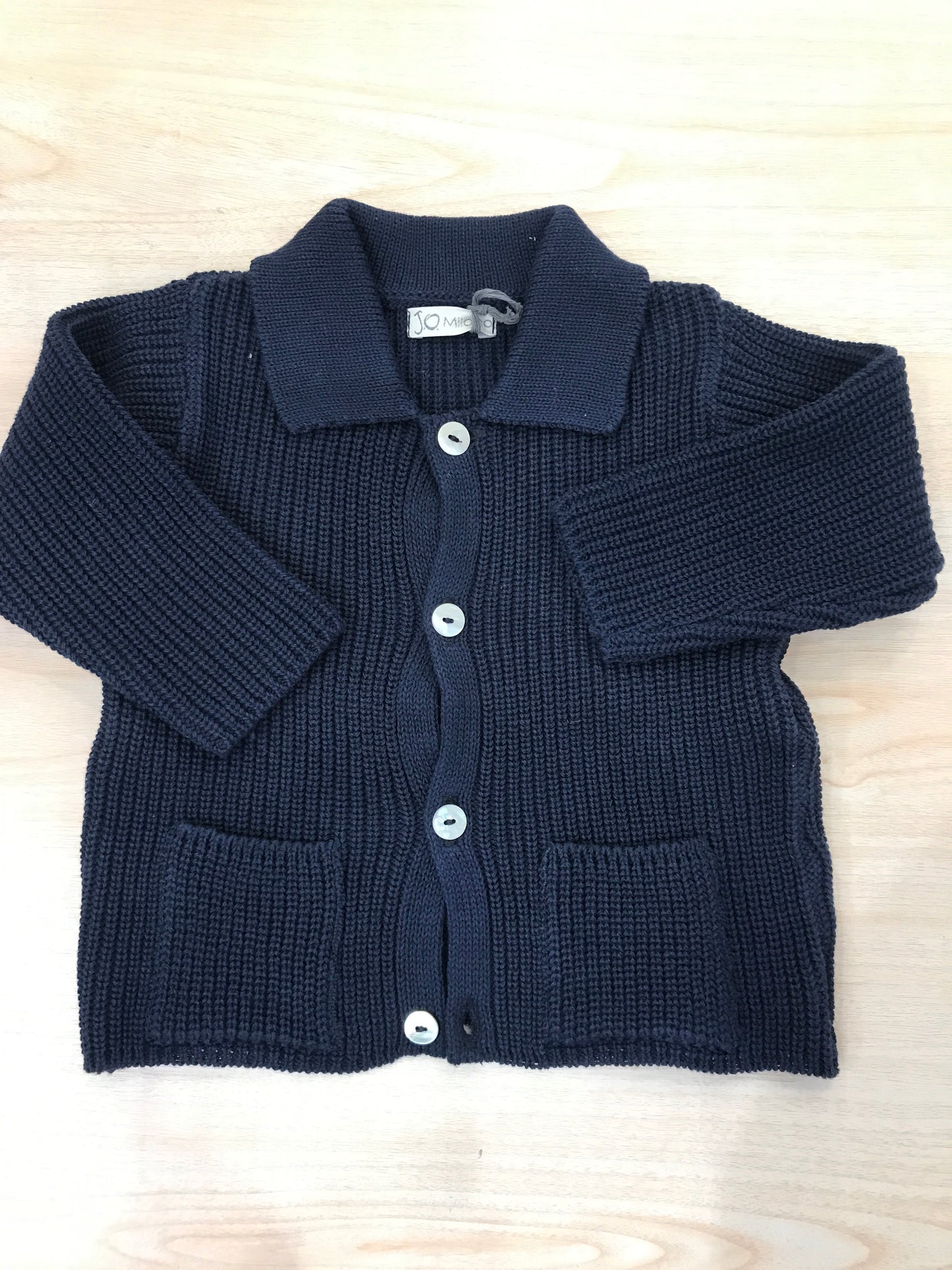 Cardigan Jo Milano in filo di cotone con tasche sul davanti e piccoli bottoncini