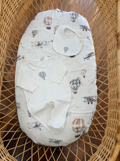 Tutina Baby Gi in cotone intera con piedini manica lunga con collo tondo bianco con mongolfiera