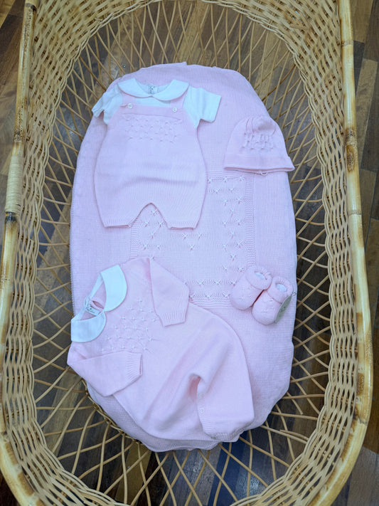 Coordinato nascita Baby Lord in filo rosa con lavorazione di punto smock bianco ricamato a mano