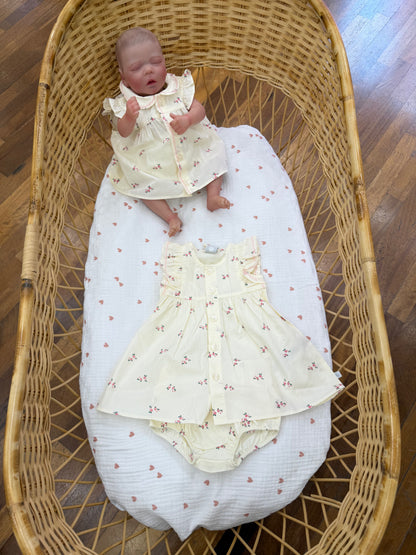 Coordinato gemelline in cotone panna con fiorellini e rusche e culotte