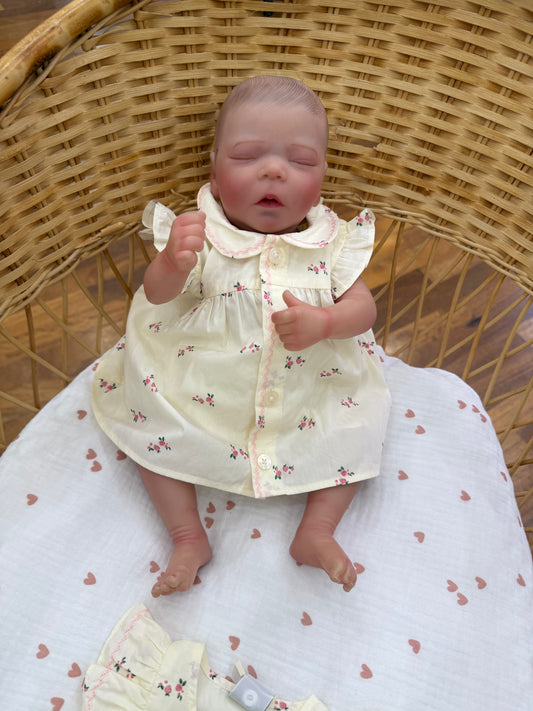 Coordinato gemelline in cotone panna con fiorellini e rusche e culotte
