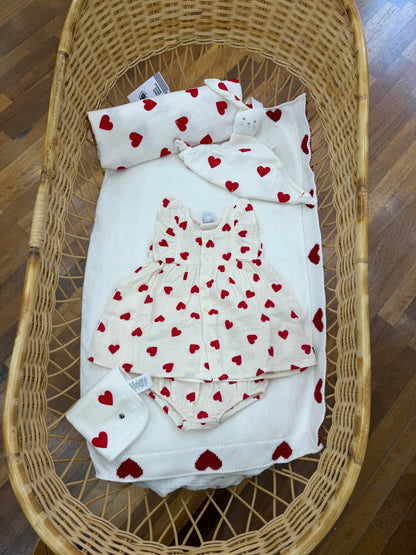 Coordinato nascita Petit Bateau tema cuoricini con completino e culotte