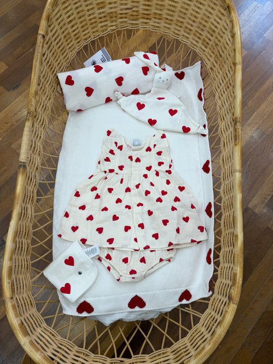 Coordinato nascita Petit Bateau tema cuoricini con completino e culotte