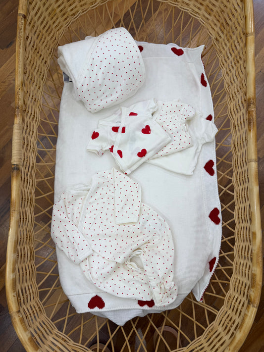 Coordinato nascita Petit Bateau a tema cuoricini rossi