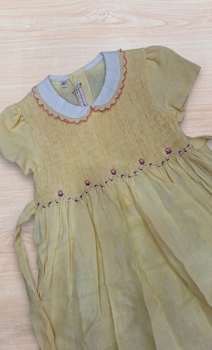 Abito Les Enfants de Gisele in lino giallo mezza manica con collo con rusche corpetto lavorato da punto smock e fiori