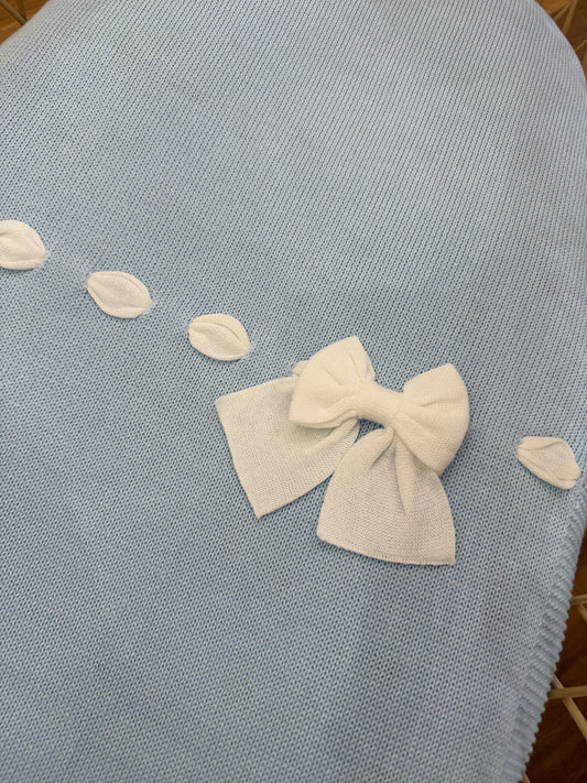 Coperta Baby lord in filo celeste con passanastro bianco con fiocco laterale